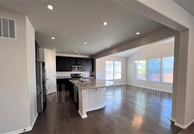 Building Photo - 12523 Grape St