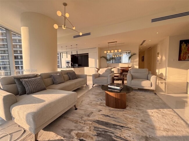 Building Photo - 300 Biscayne Blvd Way