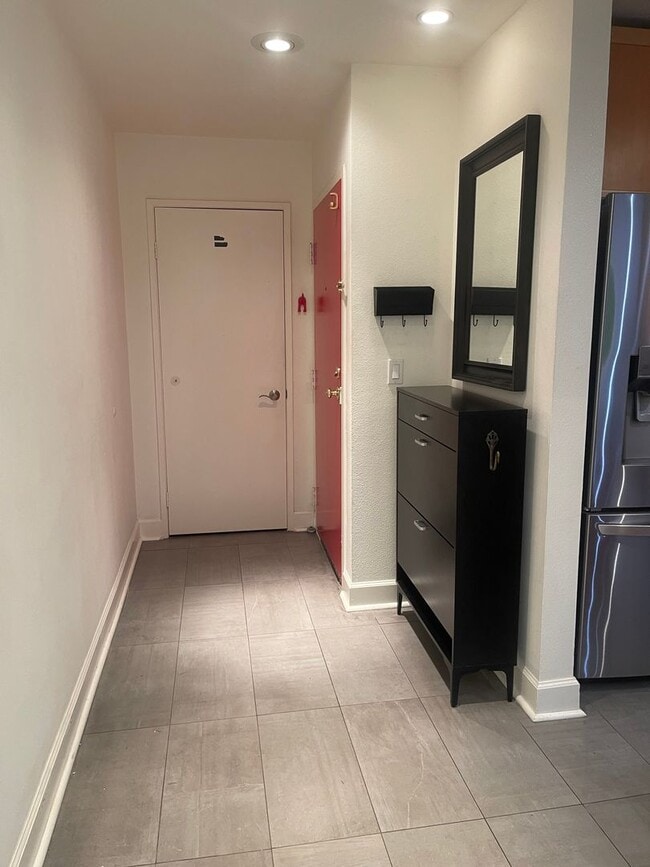 Building Photo - Hollywood Luxury 2 Bed Condo!