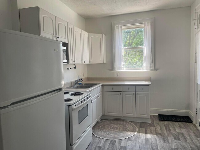 Building Photo - 273 Thurman Ave
