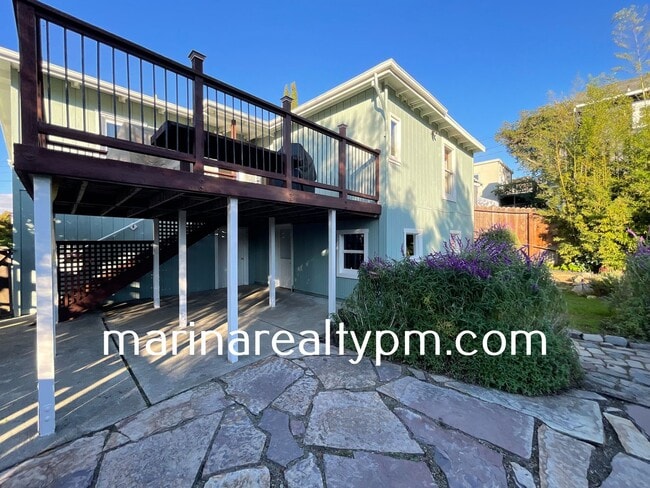 Building Photo - Welcome to this stunning 3 Bedroom 2 Bath ...