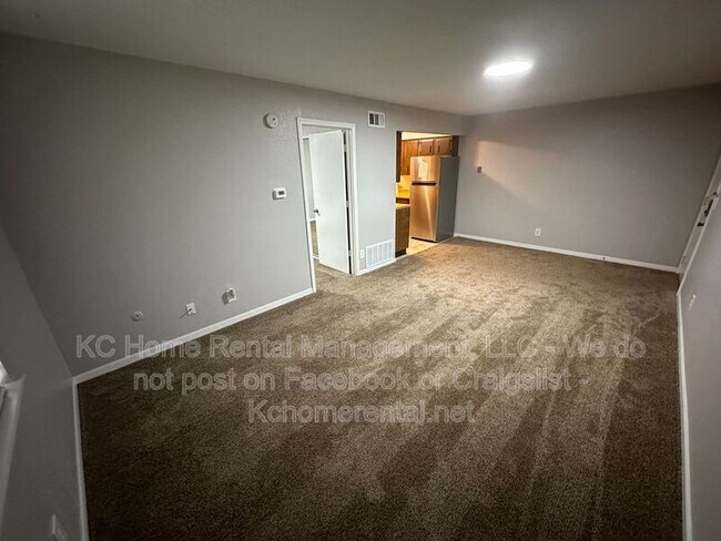 Building Photo - 812 E Walnut St