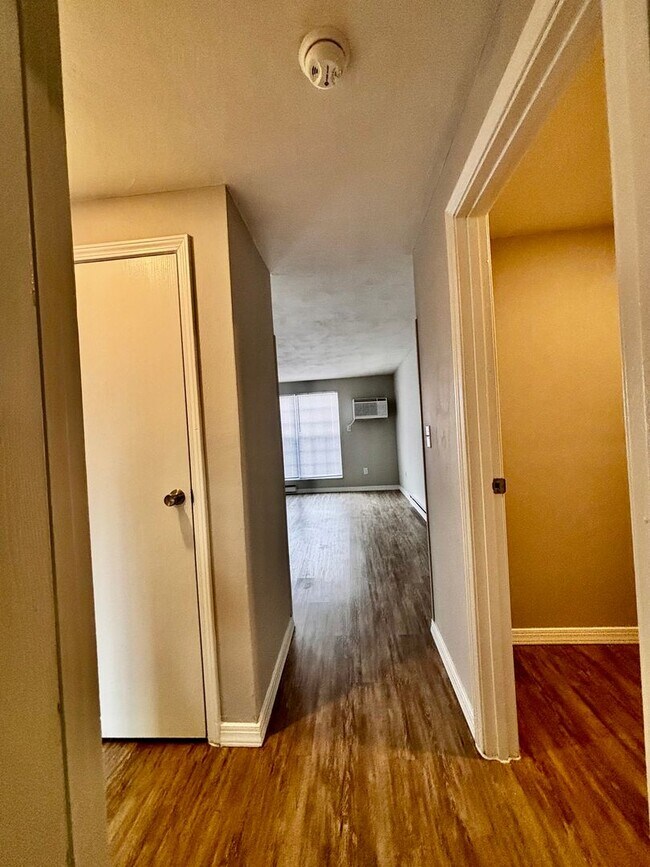 Building Photo - Beautiful 2 bedroom 1 bath in West Milton!