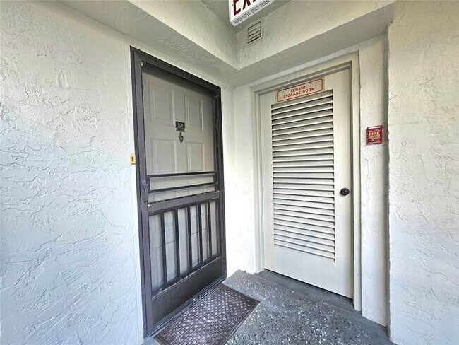 Building Photo - 2232 N Cypress Bend Dr