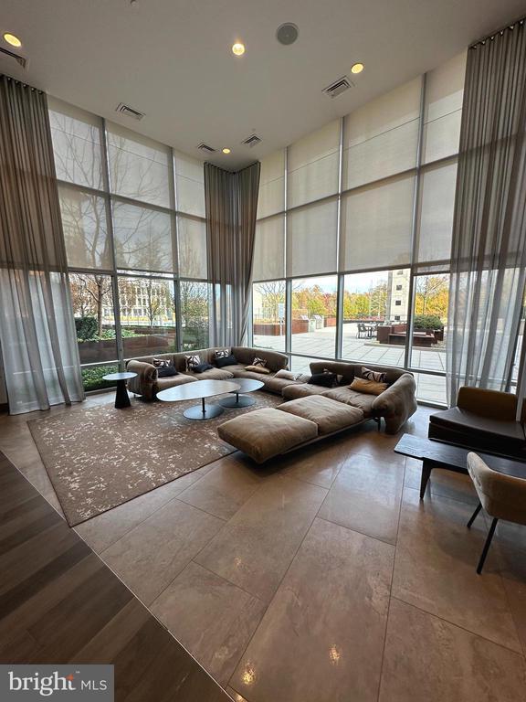 Building Photo - 145 Riverhaven Dr