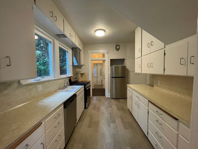 Building Photo - Elegant 4BR 2.5Bath Home with Fenced Yard & Garage Across from Seattle Prep**one month FREE rent**