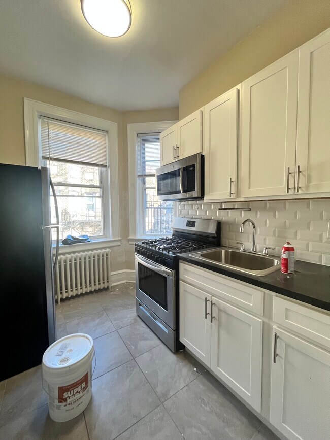 Primary Photo - 264 Palisade Ave
