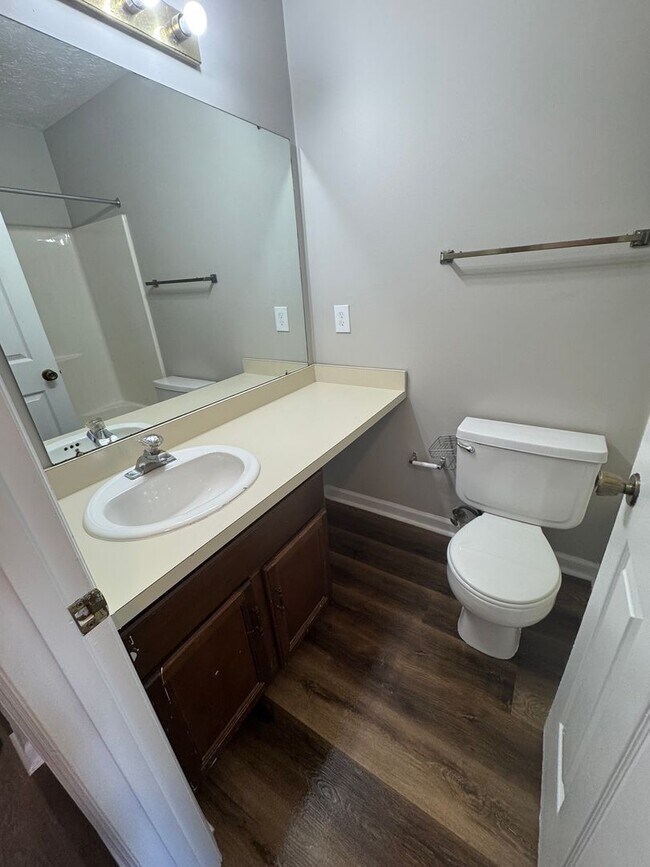 Building Photo - 1008 Preston St