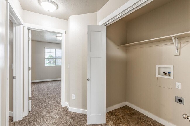 Building Photo - Comfort Meets Convenience in This Herriman...