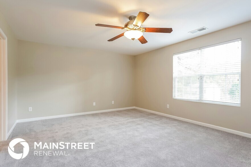 Building Photo - 235 River Hills Dr