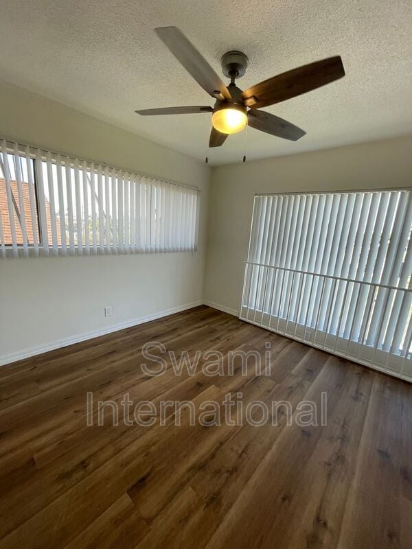 Building Photo - 860 W 50th Pl