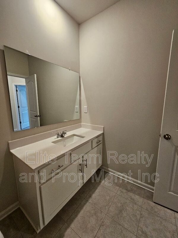 Building Photo - 5416 Kinsbridge Dr