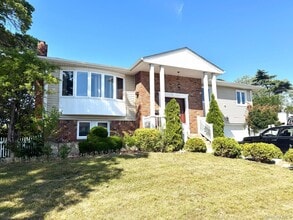 Building Photo - 906 Park Ct