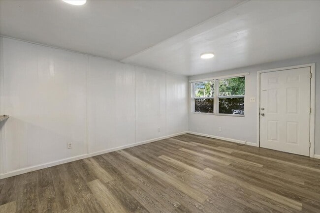 Building Photo - 1507 E 33rd St