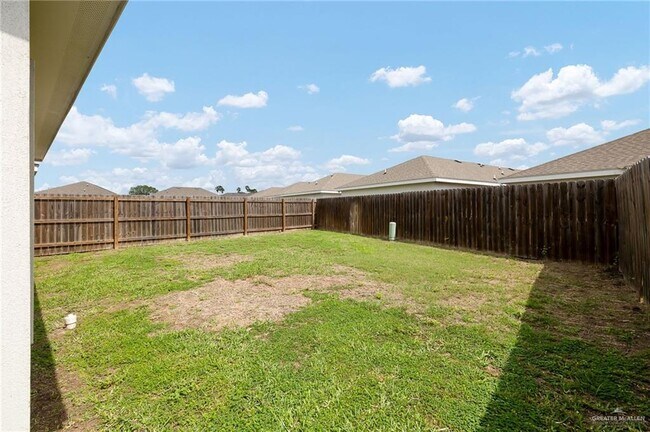 Building Photo - 16 Las Vistas Ln