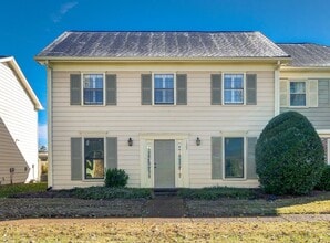 Building Photo - Awesome 4BR/3BA end-unit townhouse in the desirable River Plantation neighborhood!