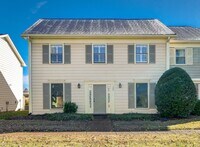 Building Photo - Awesome 4BR/3BA end-unit townhouse in the desirable River Plantation neighborhood!