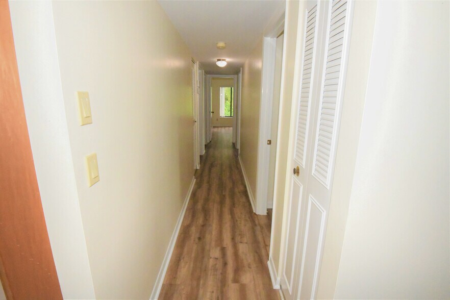 Building Photo - 1935 Silver Pine SW Way