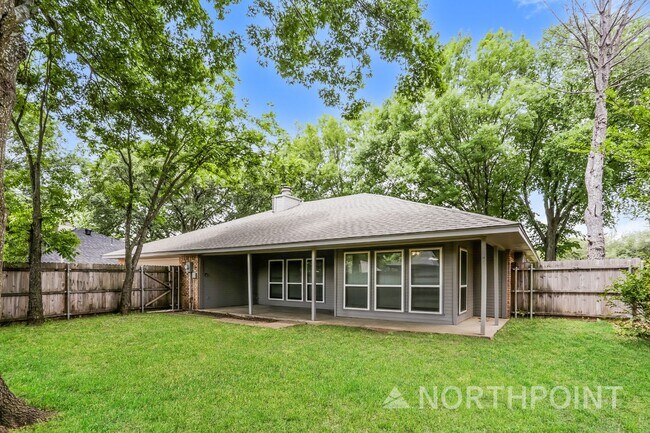 Building Photo - 3 BR/2BA | Newly Renovated Single Family Home |  Gated backyard!