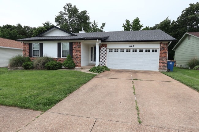 Building Photo - Updated 3BR/2BA Ranch with Garage, Basement & Community Pool