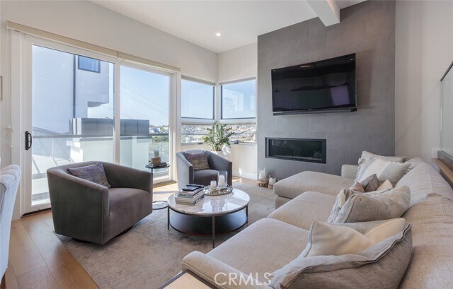 Building Photo - 314 Dahlia Pl