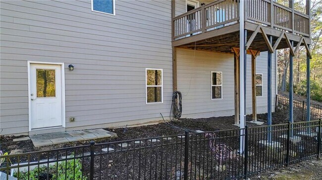 Building Photo - 309 Trappers Bluff