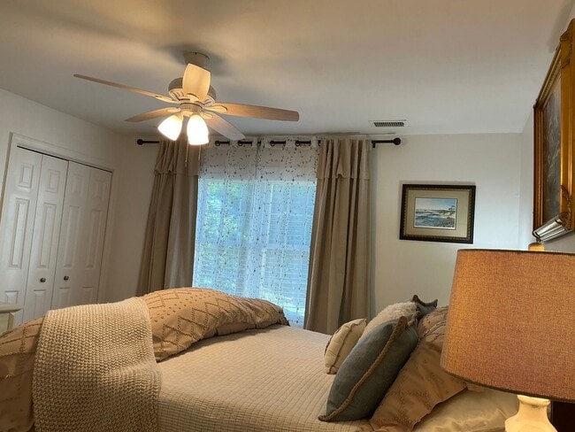 Building Photo - Exceptional 2 bedroom Condo