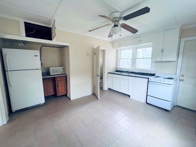 Building Photo - Efficiency unit for rent in Lake Wales