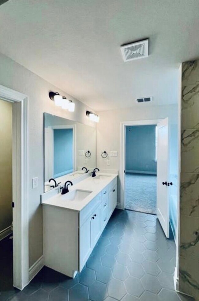 Building Photo - 12034 Noble Heart Dr