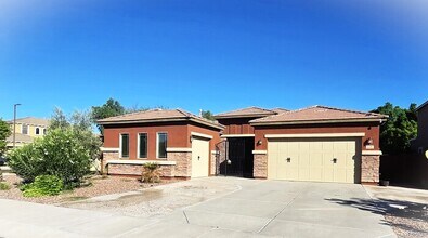 Building Photo - Beautiful 4-bedroom 2.5 bath home