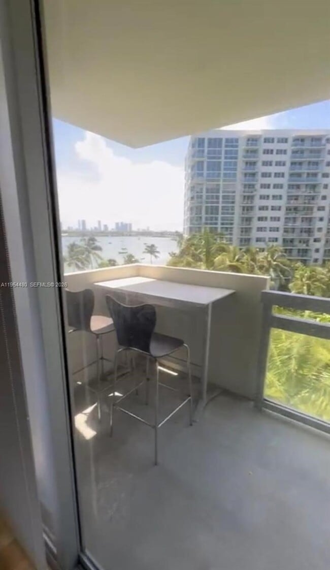 Building Photo - 1500 Bay Rd