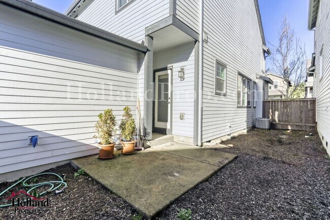 Building Photo - 3-Bedroom Beaverton Home with Granite Kitchen Island and Fireplace