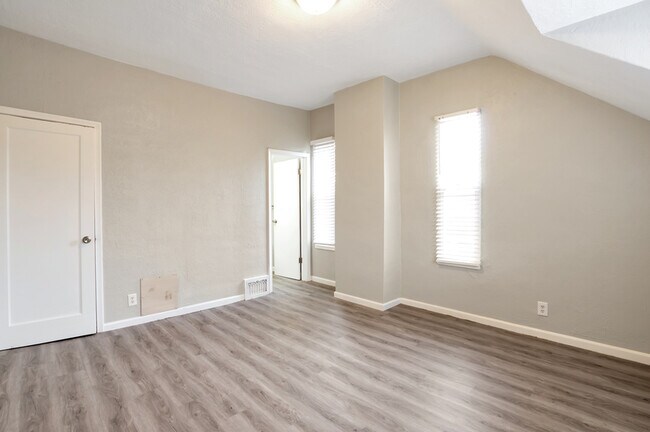 Building Photo - 263 28th St
