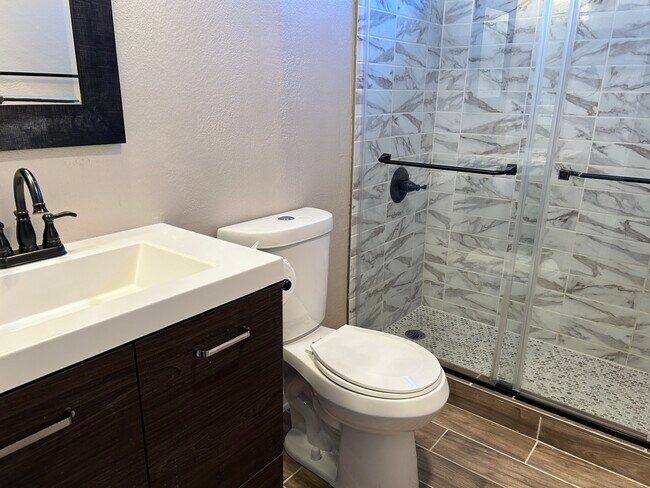 Building Photo - 3604 Kalsman Dr