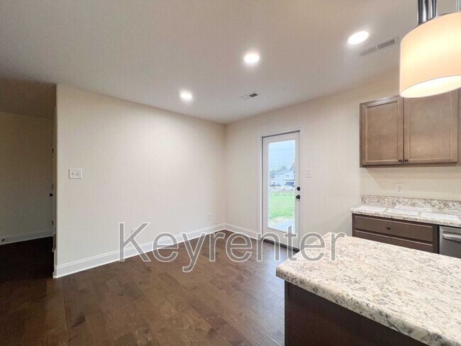 Building Photo - 6025 Memory Hill Ln