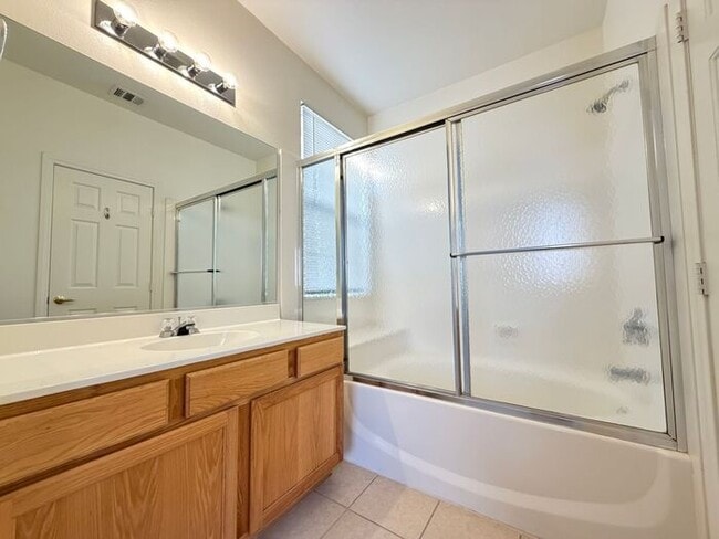 Building Photo - Carry Over Showing: This property has been shown before and will be rented to the first most qual...