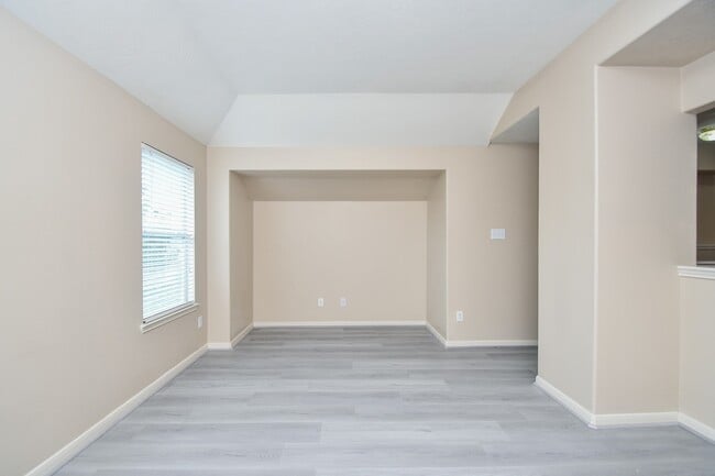 Building Photo - 15114 Snow Hill Ct