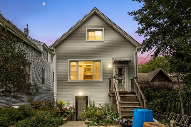 Building Photo - 2120 N Whipple St