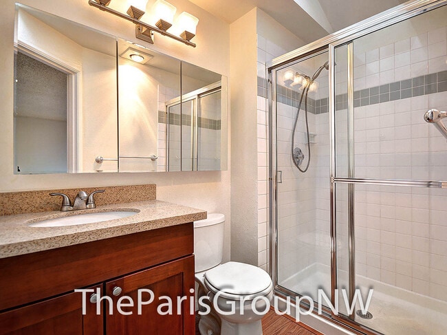 Building Photo - Beautiful 1622sf Kirkland Townhome