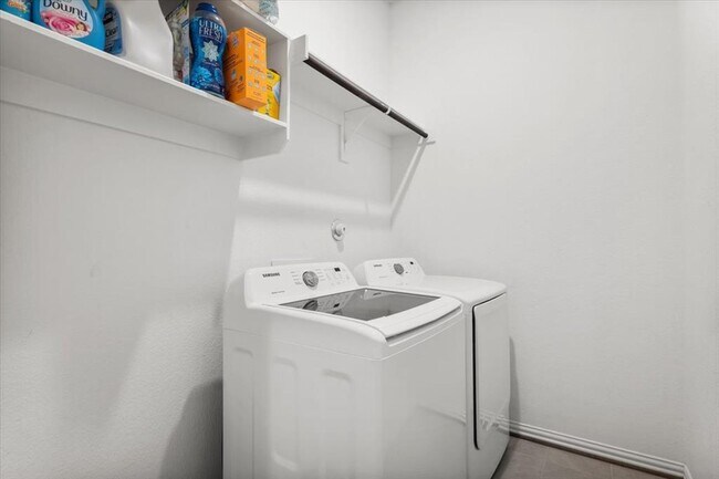 Building Photo - 404 Red Matador Ln