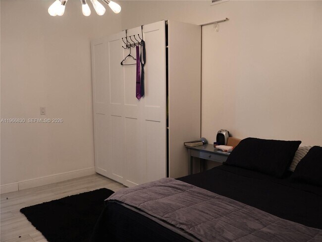 Building Photo - 5505 SW 9th St