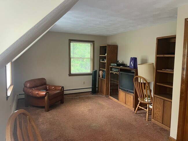Building Photo - 15 Lorin Dr
