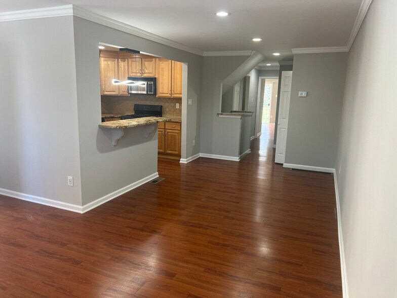 Building Photo - 15139 Beverly Dr