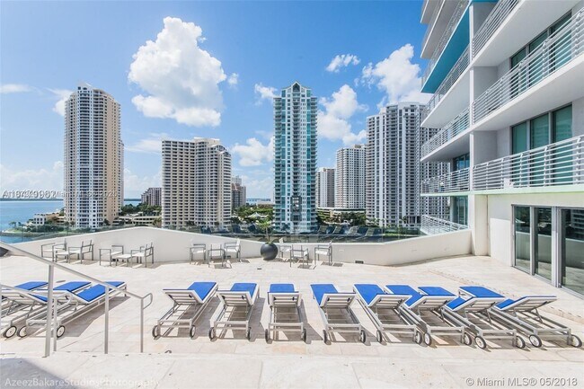 Building Photo - 325 S Biscayne Blvd