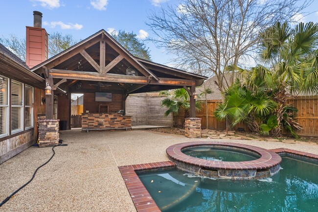 Building Photo - 2602 Cloverfield Ct