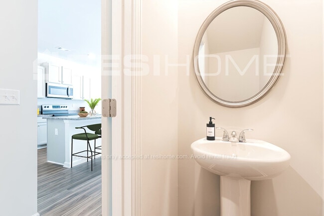 Building Photo - 443 Oakwood Dr NW