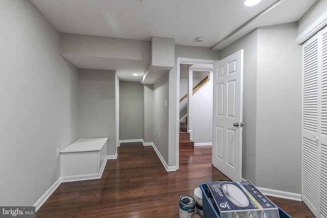 Building Photo - 1043 Downing Ct