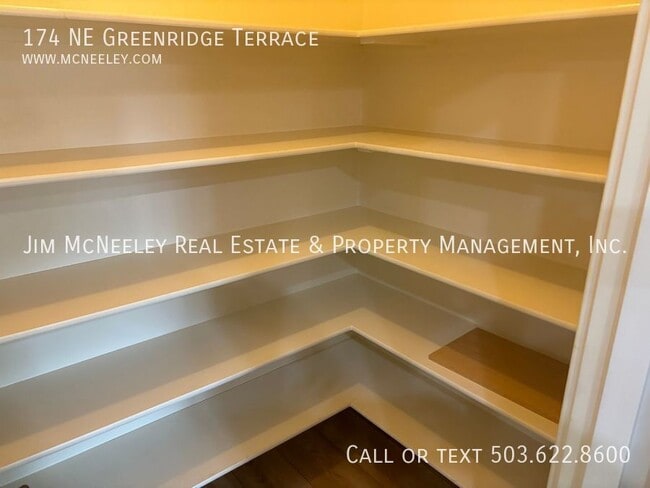 Building Photo - 174 NE Greenridge Terrace