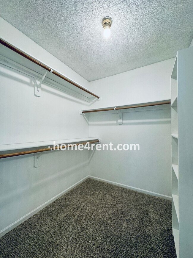 Building Photo - A Fantastic Four Bedroom, Olathe Home w/ N...