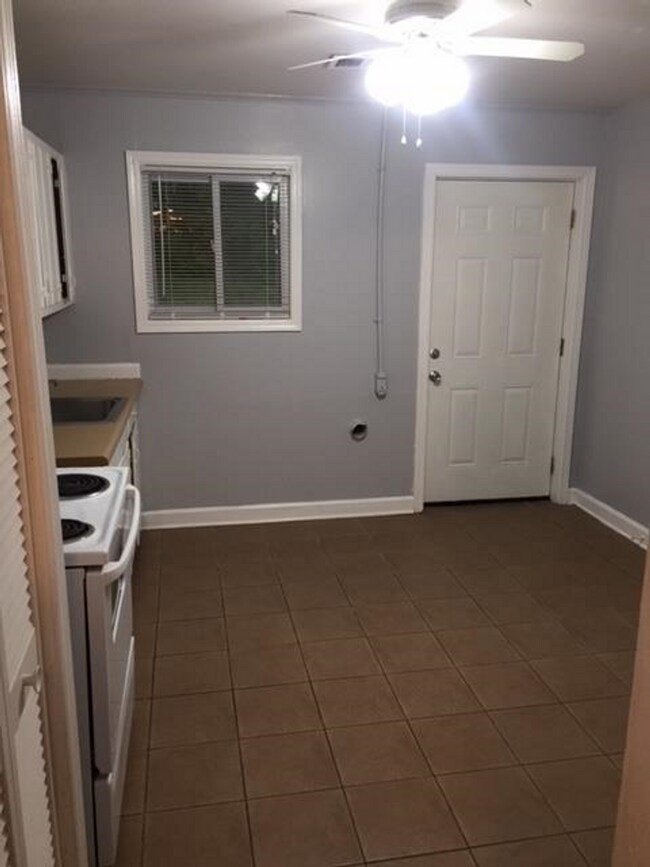 Building Photo - Your New Home Awaits!